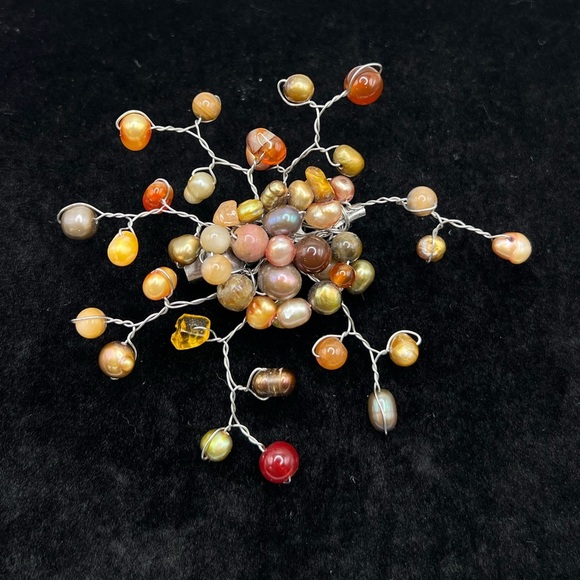 Vintage Pearl and Crystal Brooch Pin - Picture 2 of 4